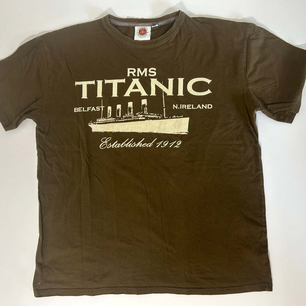 VTG Titanic Graphic Tee Mens XL Slim Fit Distressed Ireland Travel Tshirt
